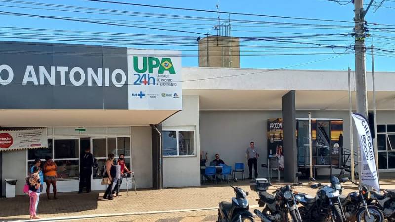 Paciente levado pelo Samu causa tumulto e quebra portas em UPA