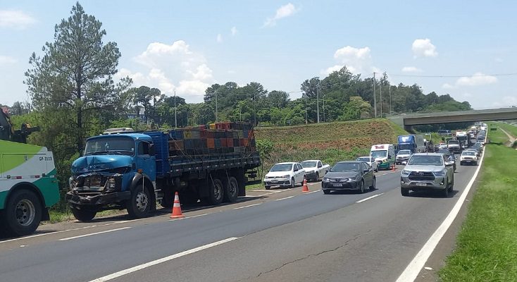 Acidente na SP-310 provoca congestionamento de quase 3 horas