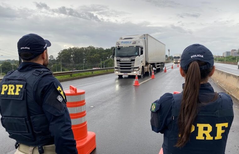 Feriado prolongado movimenta ações de segurança no trânsito da PRF na BR 153