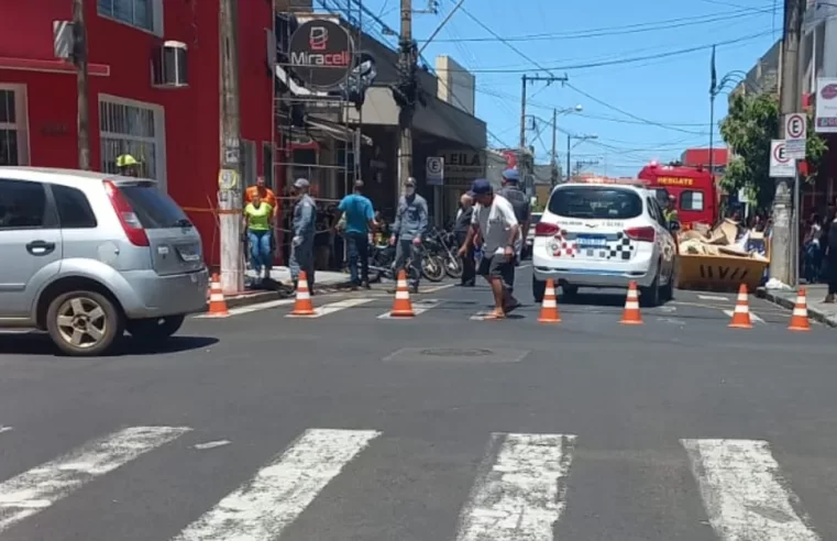 Homem morre após receber descarga elétrica enquanto pintava fachada de loja em Mirassol