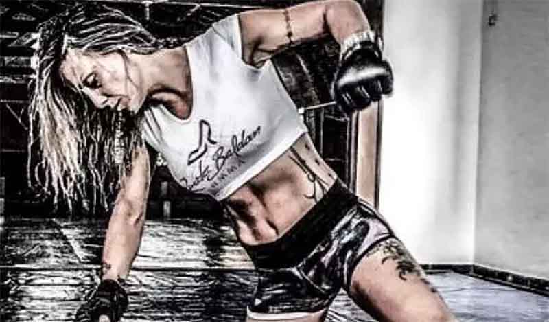 Ex-lutadora de MMA Renata Baldan morre em acidente na rodovia Rio-Santos