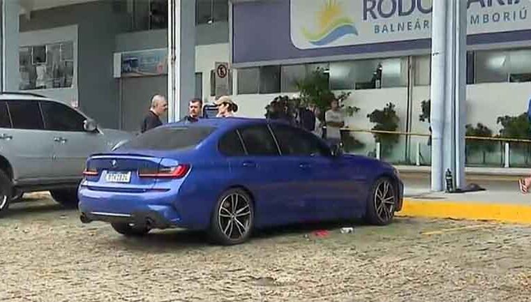 Jovens são encontrados mortos dentro de BMW estacionada em  Balneário Camboriú