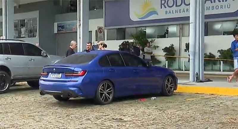 Jovens são encontrados mortos dentro de BMW estacionada em  Balneário Camboriú