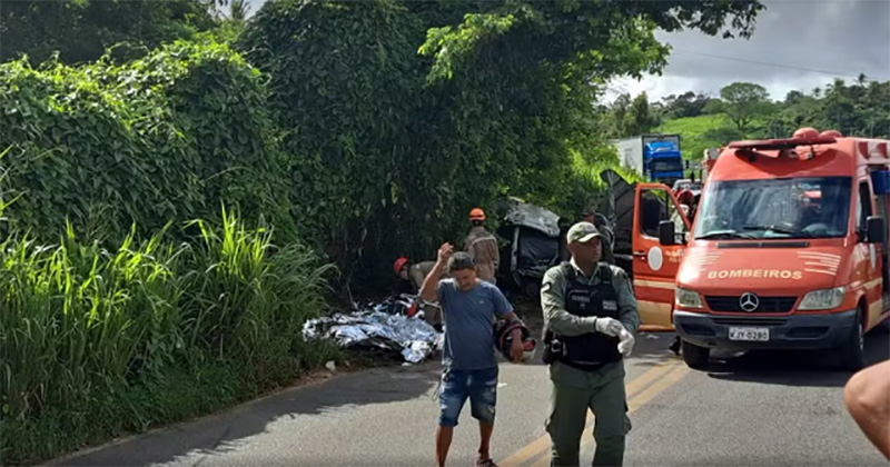 Tragédia na PE-50: Acidente entre caminhão e kombi deixa oito mortos em Pernambuco