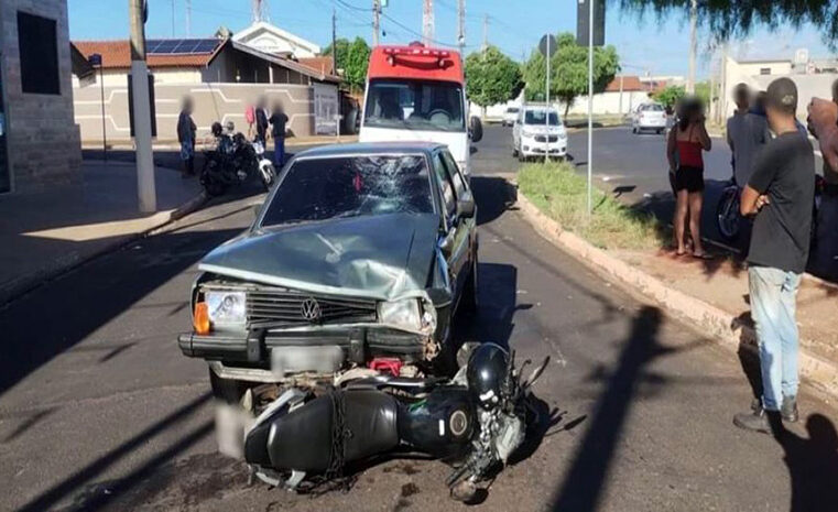 Mototaxista e passageira da moto sofrem fraturas ao bater em Voyage