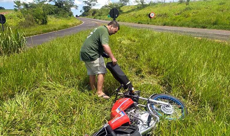 Moto é encontrada no meio do mato no trevo de Palestina