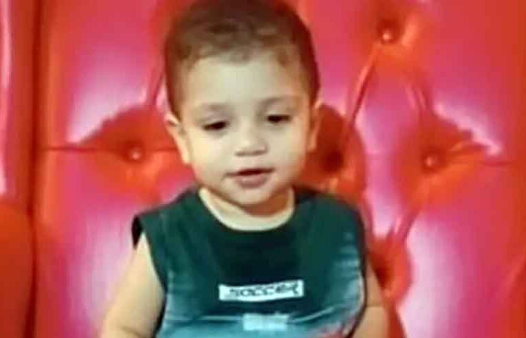 Menino de 1 ano morre após ser atropelado acidentalmente pelo pai que dava ré