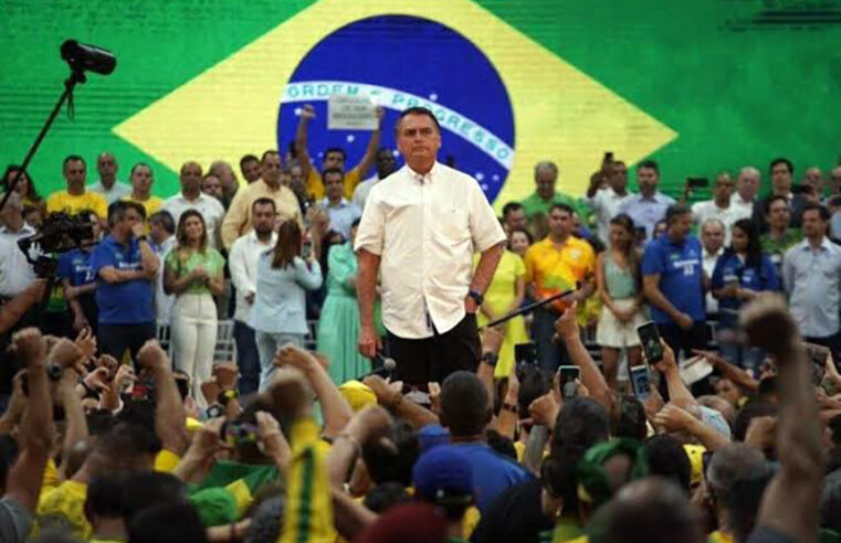 53% dos brasileiros acham injusta eventual prisão de Bolsonaro, aponta levantamento