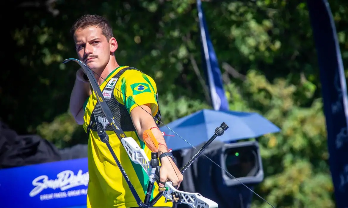 Tiro com arco: brasileiro de 26 anos é eleito melhor arqueiro do mundo