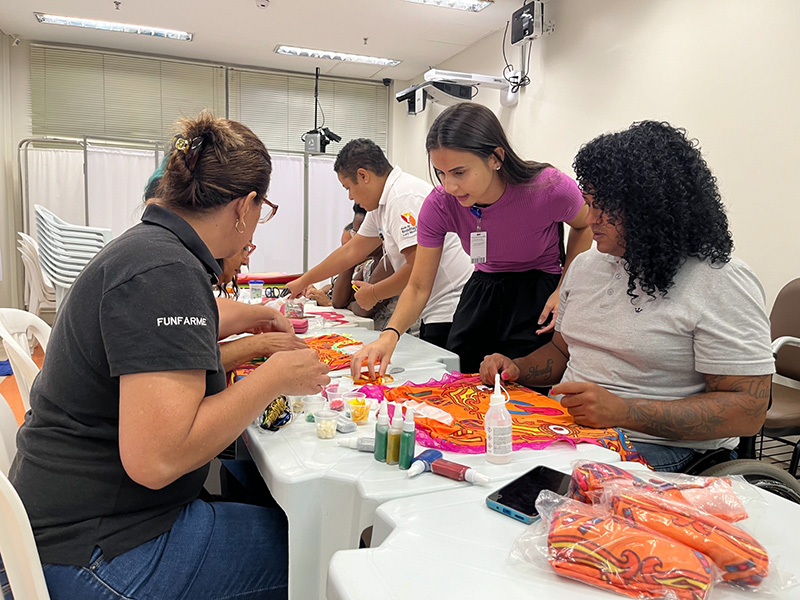 Em clima de pré-carnaval, IR Lucy Montoro realiza oficinas de máscaras e abadás