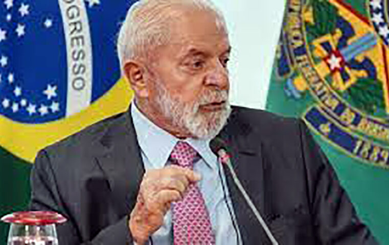 Governo ameaça tirar cargo e verba de deputados que assinaram impeachment de Lula