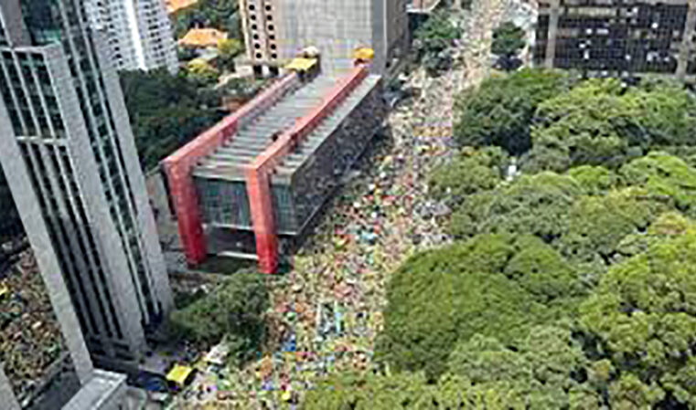 Por pouco apoiadores de Jair Bolsonaro ocupam a Avenida Paulista totalmente