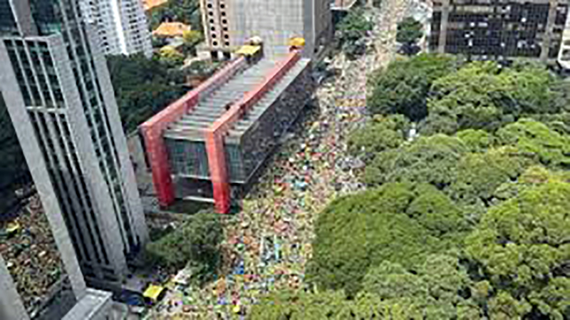 Por pouco apoiadores de Jair Bolsonaro ocupam a Avenida Paulista totalmente