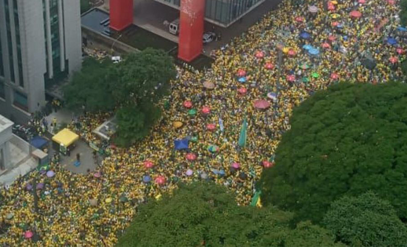 Por pouco apoiadores de Jair Bolsonaro ocupam a Avenida Paulista totalmente