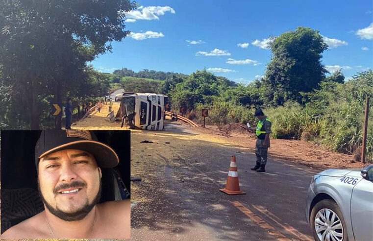 Caminhão carregado de milho tomba e mata granadense em Goiás