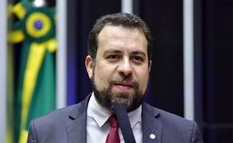 Justiça Eleitoral condena Guilherme Boulos por divulgação de resultado falso de pesquisa