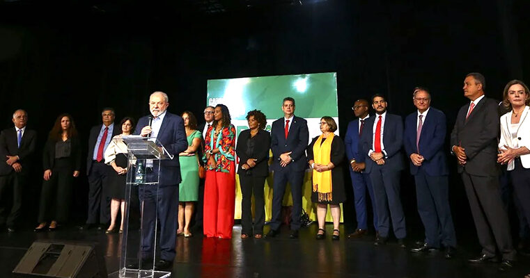 Ministros do Governo de Lula já realizam 226 viagens internacionais