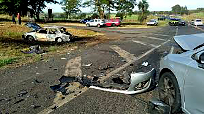 No trevo de Ipiguá homem morre carbonizado e três pessoas ficam feridas em acidente na BR-153