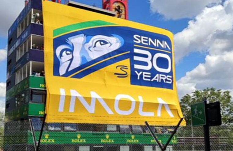 Fãs de Ayrton Senna de todo o mundo se reúnem em Imola no aniversário de 30 anos de sua morte