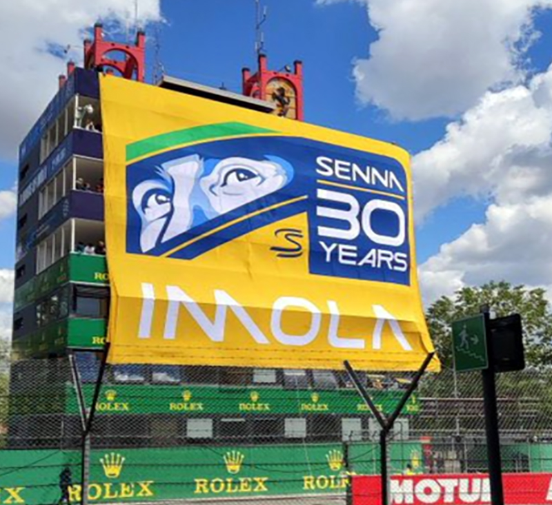 Fãs de Ayrton Senna de todo o mundo se reúnem em Imola no aniversário de 30 anos de sua morte