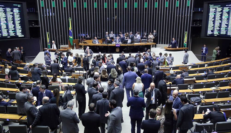 Congresso mantém veto de Bolsonaro a lei que criminaliza “Fake News” e Lula é derrotado