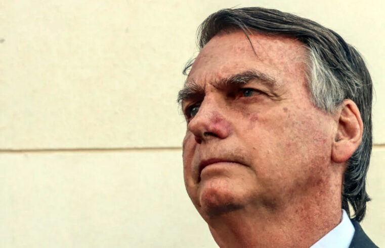 Bolsonaro sobre caso Adélio: ‘O dono da investigação é diretor da PF, cuja diretoria está 100% empenhada em me perseguir’