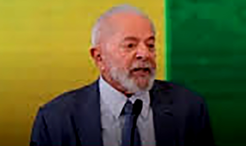 Lula chama jornalistas de ‘cretinos’ por culpá-lo pela alta do dólar após entrevista