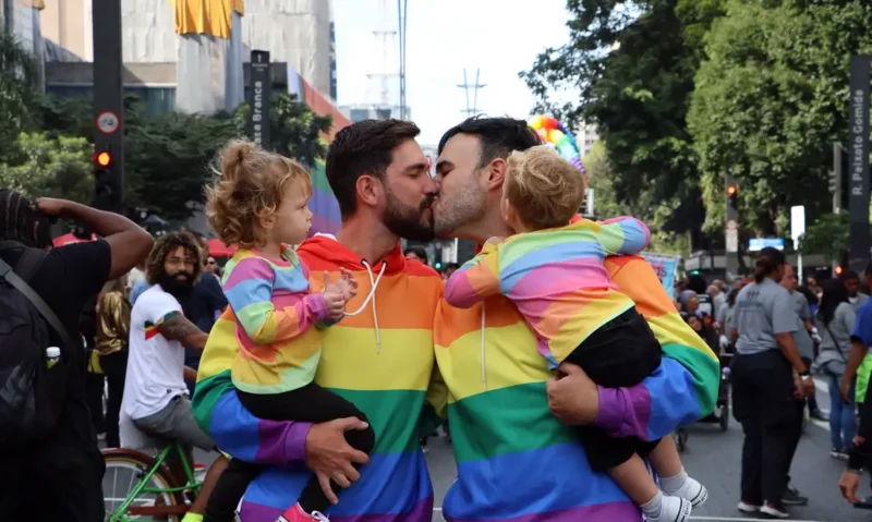 Governo Lula anuncia R$ 8,5 milhões para programas de combate à discriminação contra pessoas LGBTQIA+