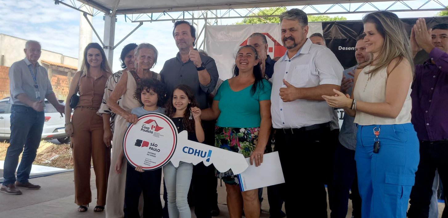 Deputado veio a Nova Granada participar da entrega das chaves das casas e do cheque para a Asping