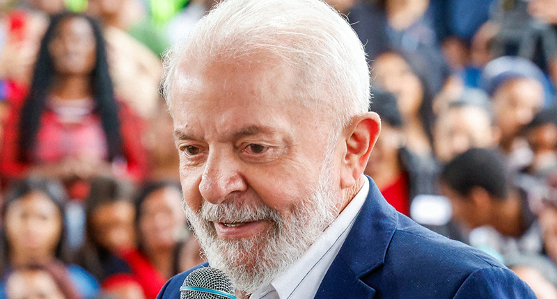 Após dizer “Se o cara é corintiano, tudo bem bater em mulher”, Lula promete ações contra a violência às mulheres