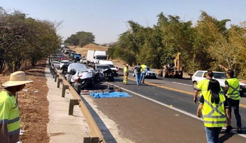 Quatro carros se envolvem em grave acidente na SP-322, mata mãe e filha