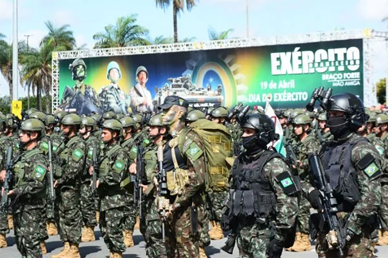 Brasil tem avião pronto para levar militares à Venezuela, afirma ministro da Defesa