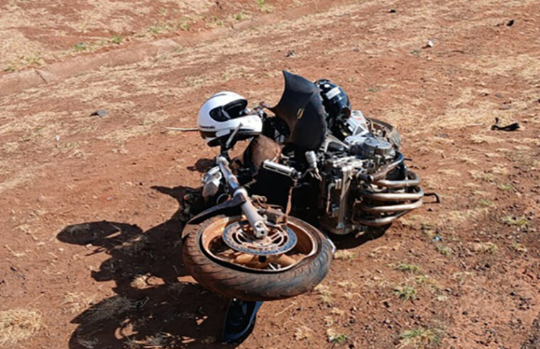 Moto cai na pista deixando pai e filho feridos