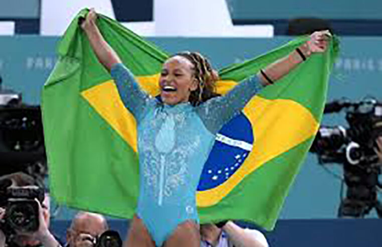 Rebeca vira maior medalhista olímpica do Brasil ao conquistar o ouro no solo