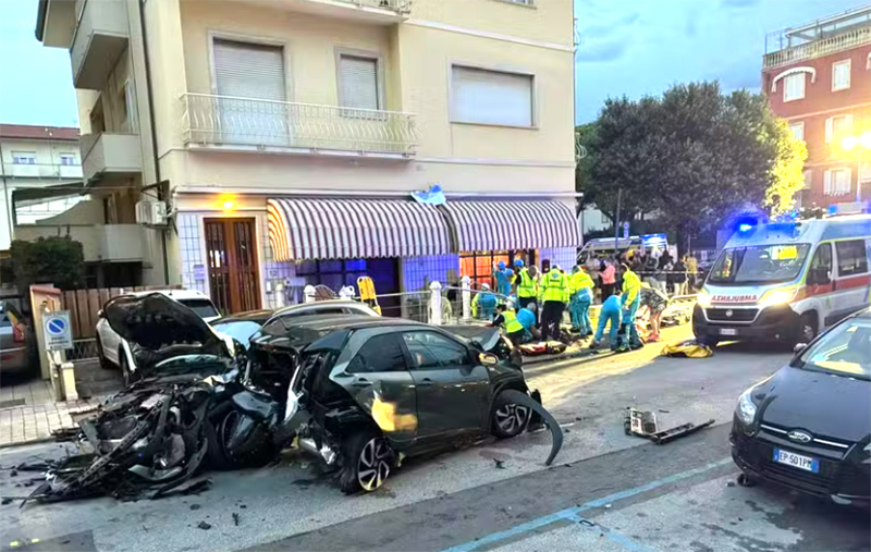 Brasileira mata duas jovens alemãs e fere cinco em atropelamento na Itália