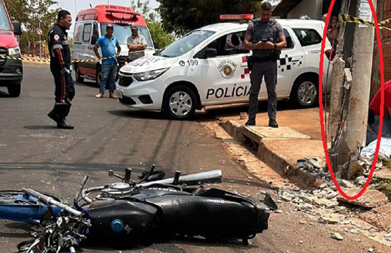 Motociclista morre ao bater sua moto em poste