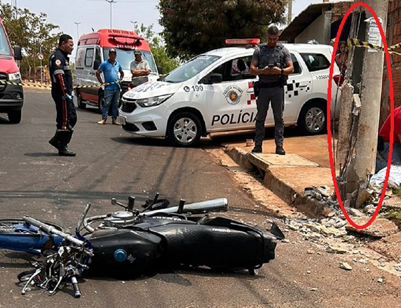 Motociclista morre ao bater sua moto em poste