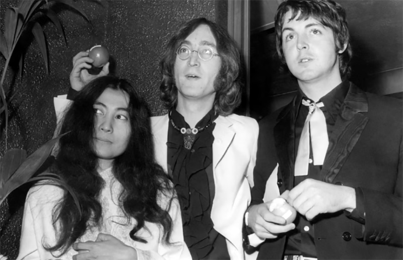 Livro revela como Paul McCartney incentivou John Lennon a reconquistar Yoko Ono após infidelidade