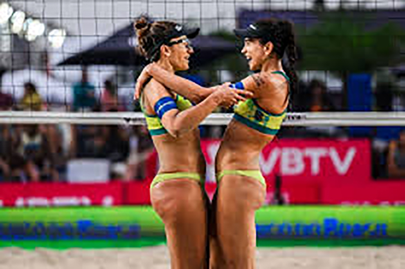 Carol e Bárbara avançam às semis do Circuito Mundial no Rio em jogo eletrizante contra italianas