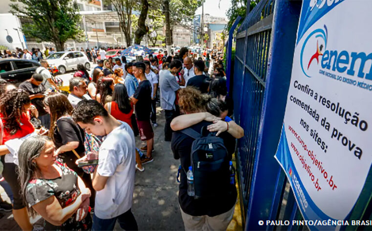 4,3 milhões de estudantes iniciaram o Enem 2024 neste domingo em busca de vaga na universidade