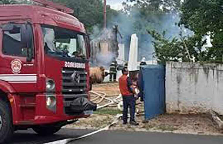 Incêndio destrói frigorífico em Birigui; polícia investiga as causas