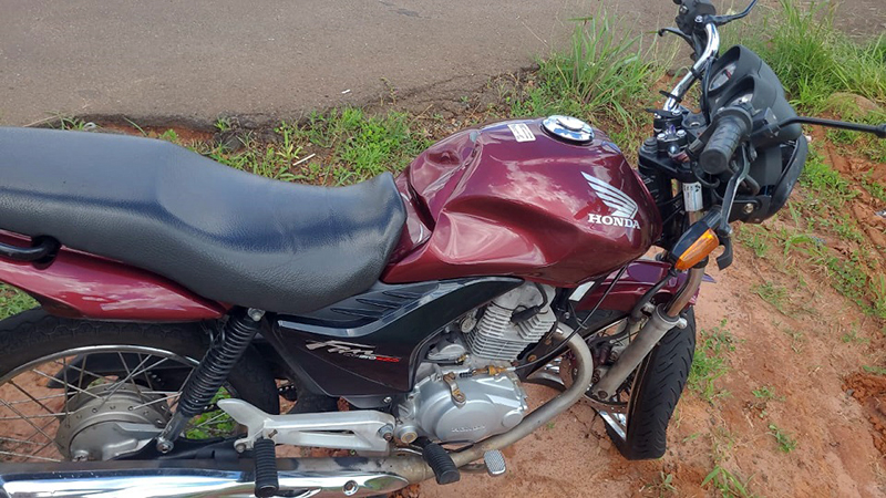 Acidente fere motoqueiro na entrada do Quinta das Aroeiras em Olímpia