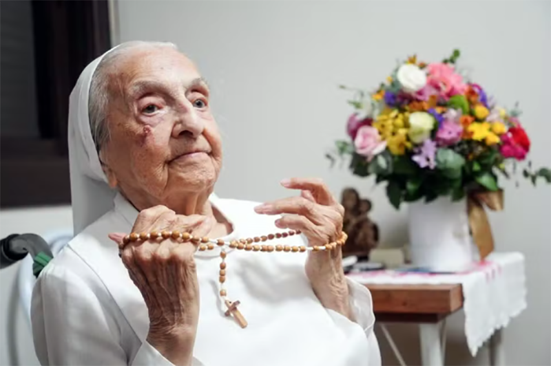 Freira brasileira é reconhecida como a mulher mais velha do mundo