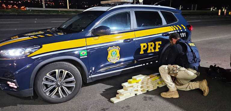 PRF apreende 33 tabletes de cocaína na BR 153