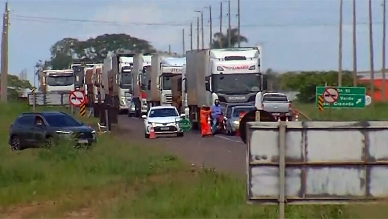 As reclamações sobre buracos e má conservação da pista, concessionária inicia obras de recuperação na BR-153