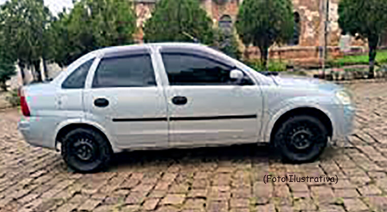 Populares impedem fuga de usuário de drogas que furtou bateria de GM Corsa