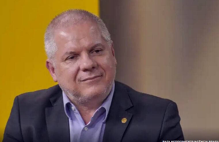 Presidente do INSS pede demissão após operação da PF investigar fraude de R$ 6,3 bilhões