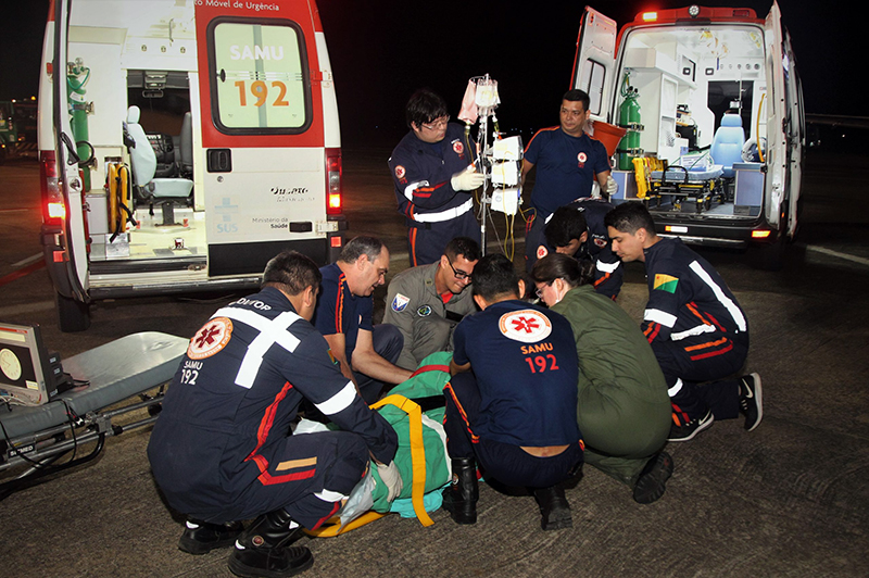 Motociclista atropela motorista e ambos sofrem lesões em Rio Preto