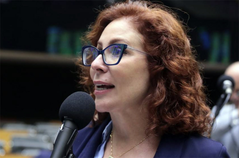 STF condena Carla Zambelli a 10 anos de prisão por invasão ao CNJ