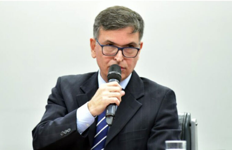 Saiba o que disse o delegado da PF na Câmara sobre facilitação de descontos indevidos no INSS